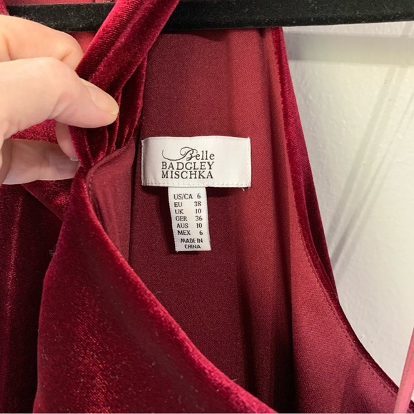 Belle Badgley Mischka Burgundy Halter Sheath asymmetrical Cocktail Dress. Size 6 - Picture 4 of 16